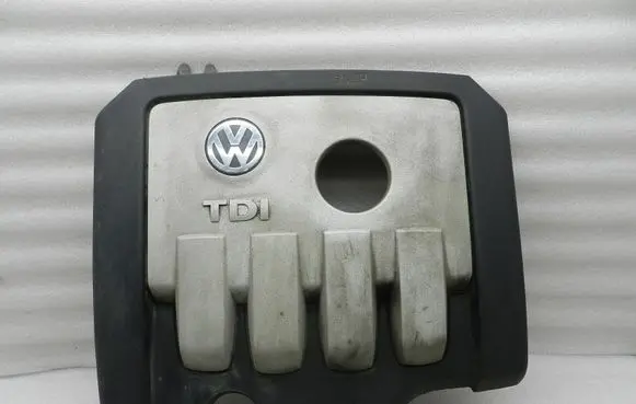 Volkswagen PASSAT B6 Engine cover (trim) 03G103925 03G103925BP