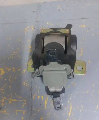Renault Scenic I Middle seatbelt (rear) A504452 045042