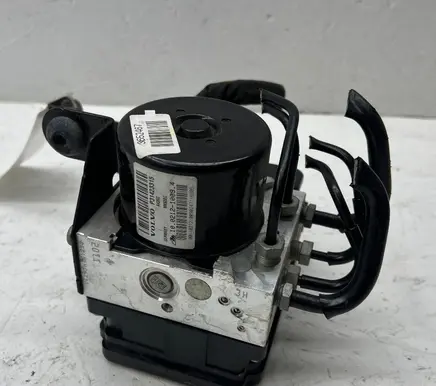 Volvo V40 ABS Pump 10096104243 P31423315