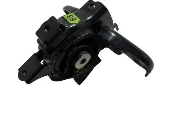 Engine mount vacuum valve