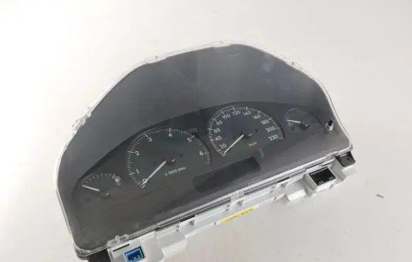 Land Rover Range Rover P38A Speedometer (instrument cluster) YAC114230 S0156 1100020125093