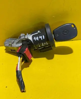 Renault Twingo II Ignition lock RZ3R10P4K2
