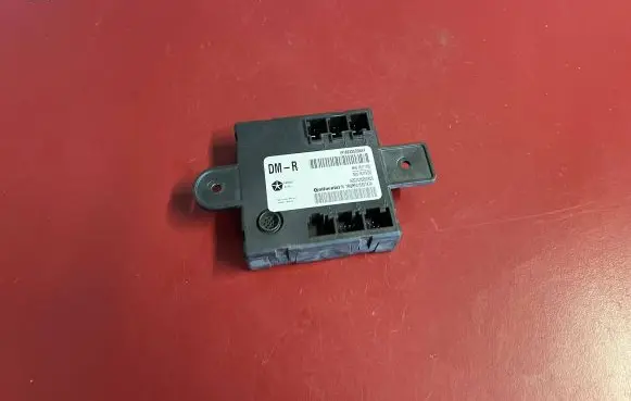 Chrysler Pacifica Sliding door control unit/module 68225096AF