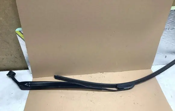 Lexus RX 330 - 350 - 400H Front wiper blade arm
