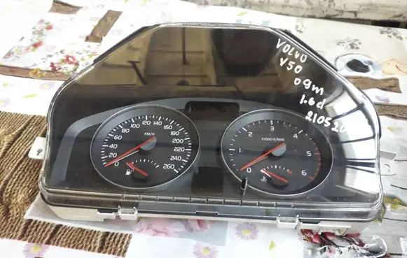 Volvo V50 Speedometer (instrument cluster) 31254776 0285242