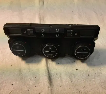 Volkswagen PASSAT B6 Climate control unit 74677533