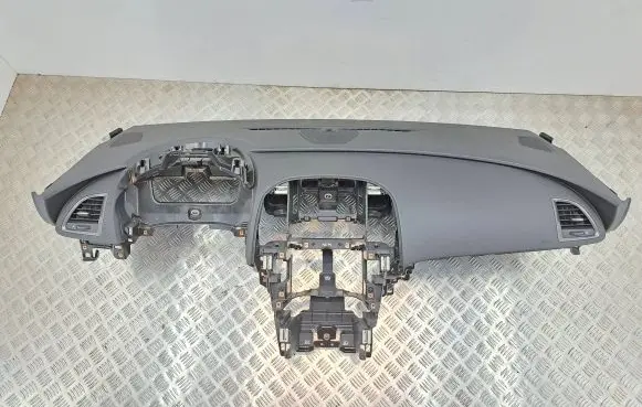 Opel Astra J Dashboard 13301067 12847035