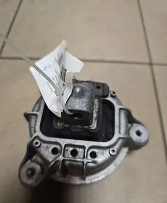BMW 5 F10 F11 Engine mount bracket 677737502 6777375