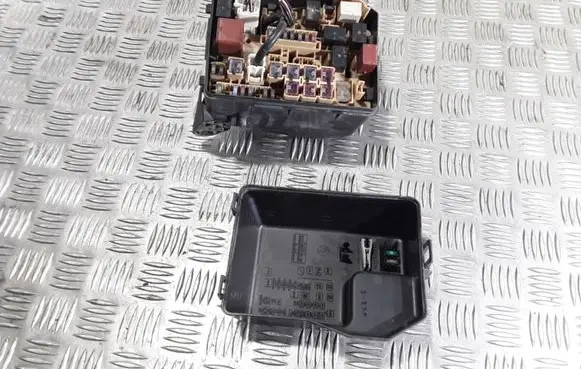 Toyota Avensis Verso Fuse box set