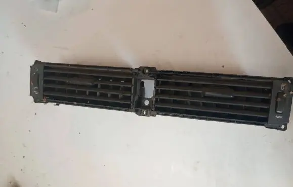 Volvo XC70 Dash center air vent grill 30755181 30643315 30676292
