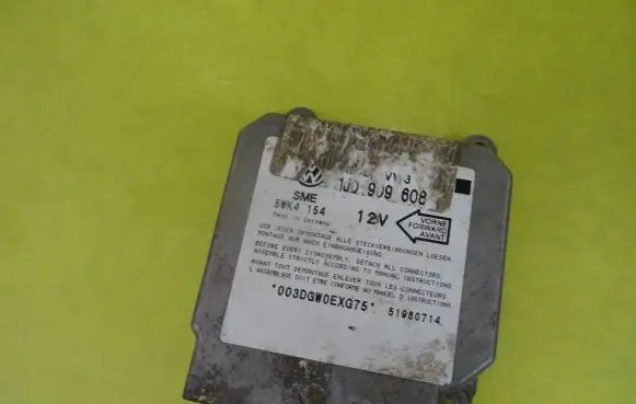 Skoda Octavia Mk1 (1U) Airbag control unit/module 1J0909608