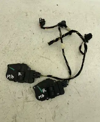 Mercedes-Benz R AMG W251 Air flap motor/actuator 22122005 929688G