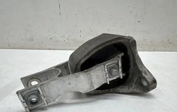 Volvo XC90 Engine mount bracket 31686814