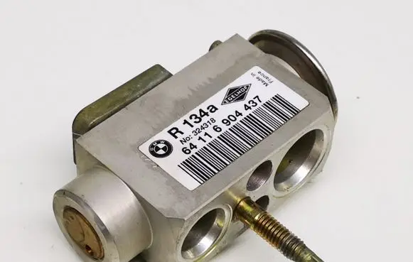 BMW 3 E46 Air conditioning (A/C) expansion valve 6904437 64116904437 C65163