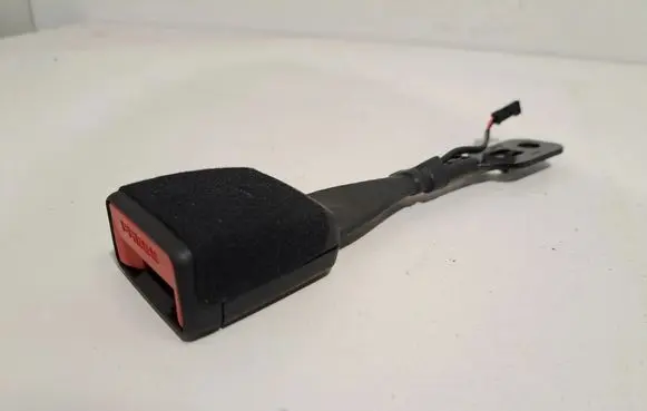 BMW X6 G06 Front seatbelt buckle 7435665