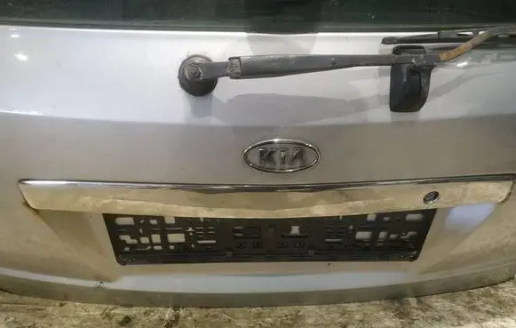 KIA Sorento Trunk door license plate light bar 