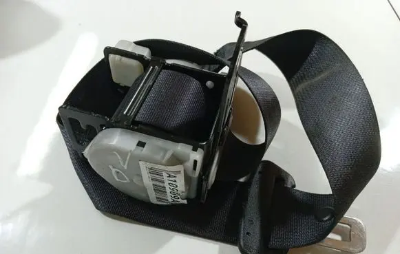 Subaru Legacy Rear seatbelt 0432136