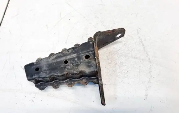Subaru Outback Engine mounting bracket