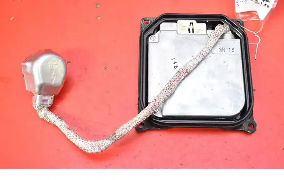 Toyota Avensis T270 Voltage converter/converter module 85967-51051