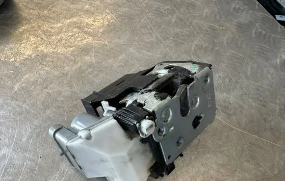 Fiat Doblo Front door lock