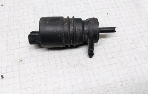 Opel Astra G Windscreen/windshield washer pump 90585761