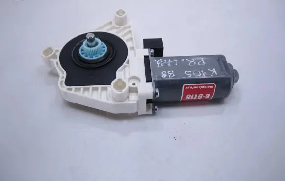 Volkswagen PASSAT B8 Front door window regulator motor 5Q4959802B 1036C22941100 170430250659