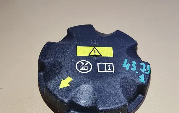 BMW X3 F25 Coolant expansion tank/reservoir cap 7639020 17117639020