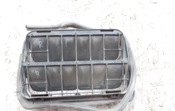 Renault Laguna II Quarter panel pressure vent 7700838358