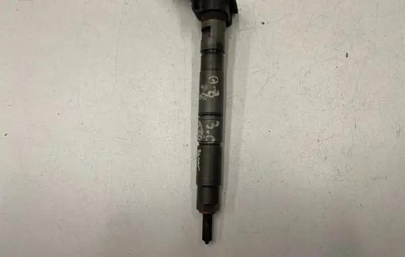 Audi A8 S8 D3 4E Fuel injector 059130277Q 040407 0445115004