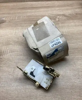 Ford Escort Rear door lock 6536476 86ABA26413AB REARLEFTSIDE