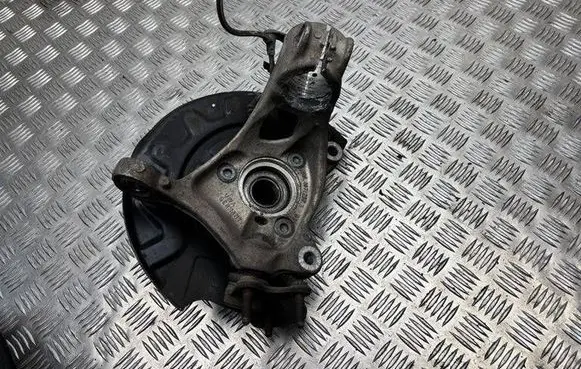 Volkswagen PASSAT B8 Front wheel hub 5Q0407257A 5Q0407257