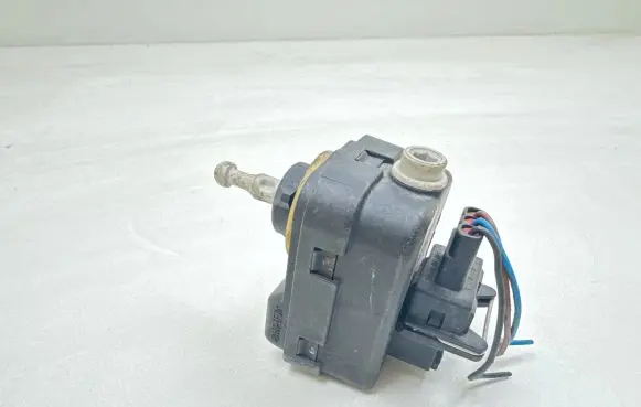 Headlight level adjustment motor