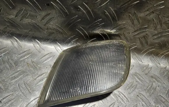 Volkswagen PASSAT B4 Front reflector 185102B