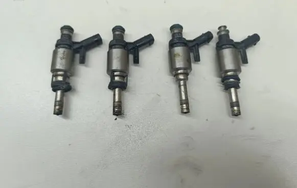 Volkswagen Golf VII Fuel injectors set 06L906036L 06L906A05