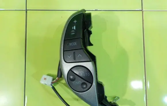 Toyota Prius (XW20) Other switches/knobs/shifts F70CV142 TP171