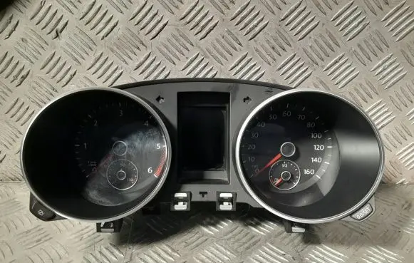 Volkswagen Golf VI Speedometer (instrument cluster) 5K0920960N