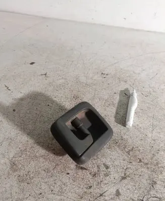 Engine bonnet (hood) release handle