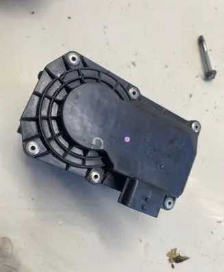 Nissan Qashqai Throttle valve H8201171233 161206038R 158001U17
