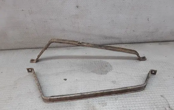 Toyota Avensis T250 Fuel tank mounting bracket 