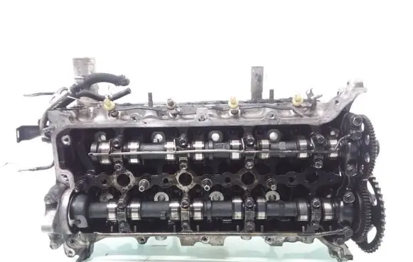 Toyota Avensis T250 Engine head 5704832