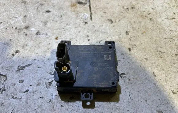Dacia Duster II Distronic sensor radar 284386UU2A 0203304719 8638A514