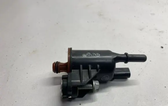 Chevrolet Camaro Engine mount vacuum valve 12630282