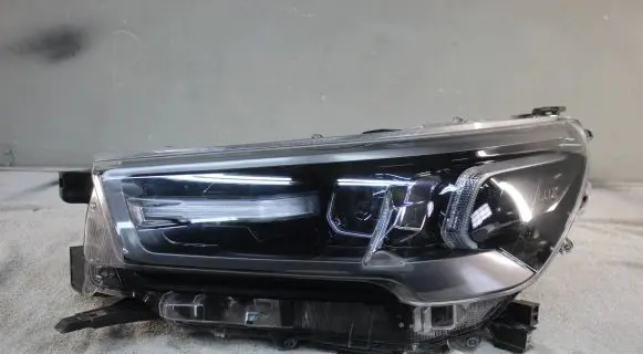 Toyota Hilux VIII Headlight/headlamp