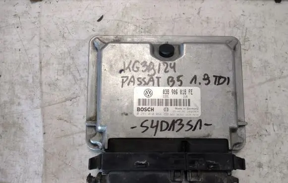 Volkswagen PASSAT B5 Engine control unit/module 038906018FE