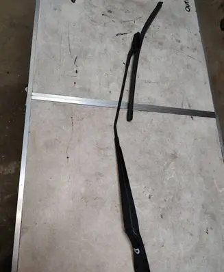 Volvo V50 Front wiper blade arm 31253997