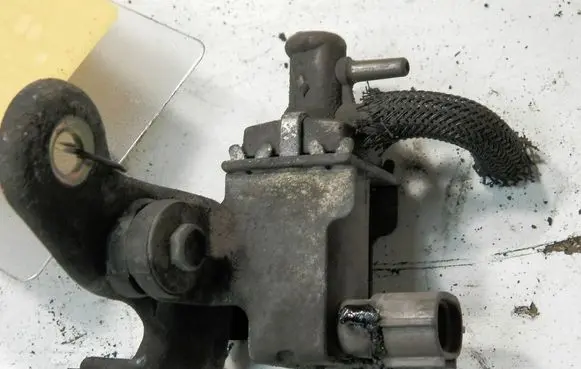 Toyota Avensis T220 Valve vacuum 25819-27010