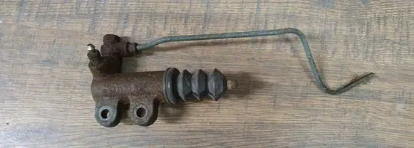 Mazda 2 Clutch slave cylinder 