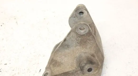 Nissan Qashqai Engine mounting bracket 