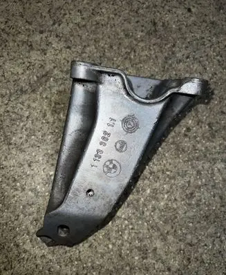 BMW 5 E34 Engine mounting bracket 1133362