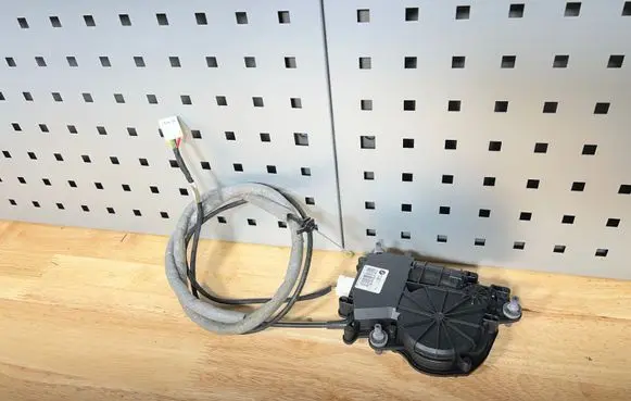 Tailgate/trunk/boot lift motor